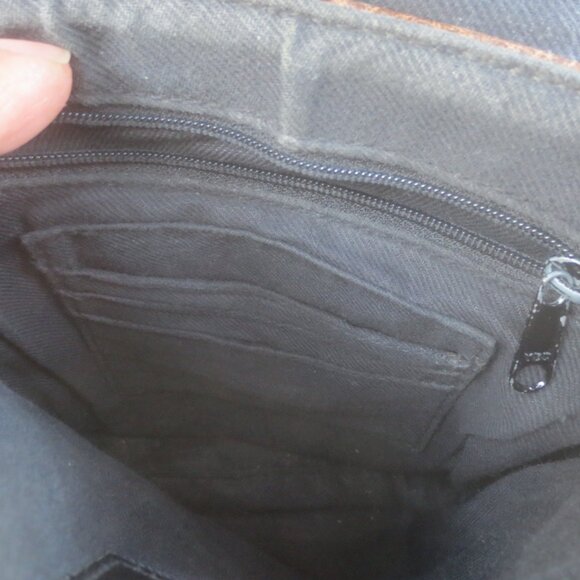 Liz Claiborne Thick Leather Utility Travel Shoulder Pouch. - Picture 6 of 11